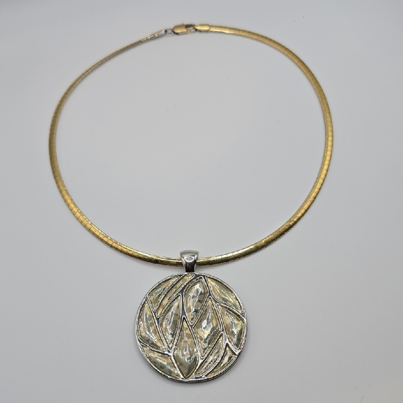 Elegant Silver Pendant Necklace - Picture 2 of 3